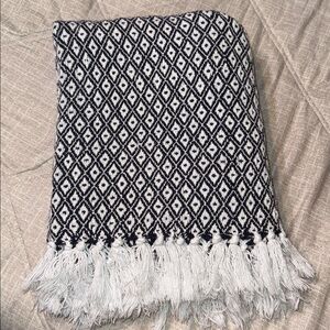 Elements by Erin Gates Black and White Geometric Cotton Throw Blanket